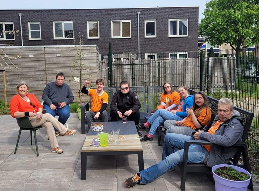 HOF Delfgauw nieuwe tuinset door Dames van Oostland